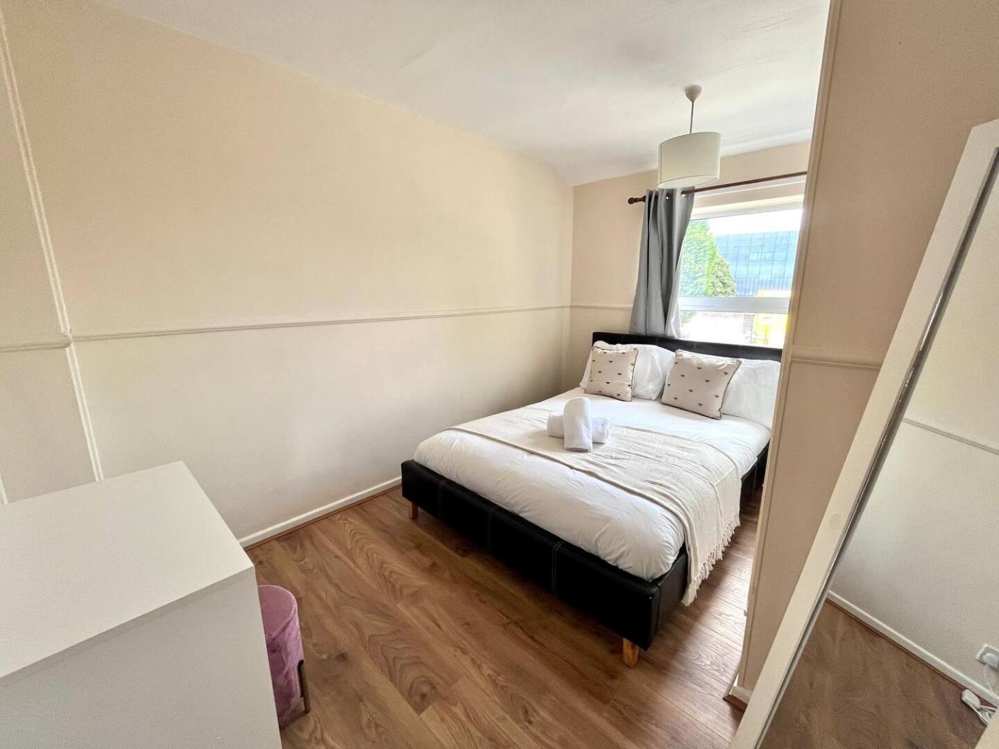 Central 4 Bedroom House With Driveway Newcastle upon Tyne Exterior photo